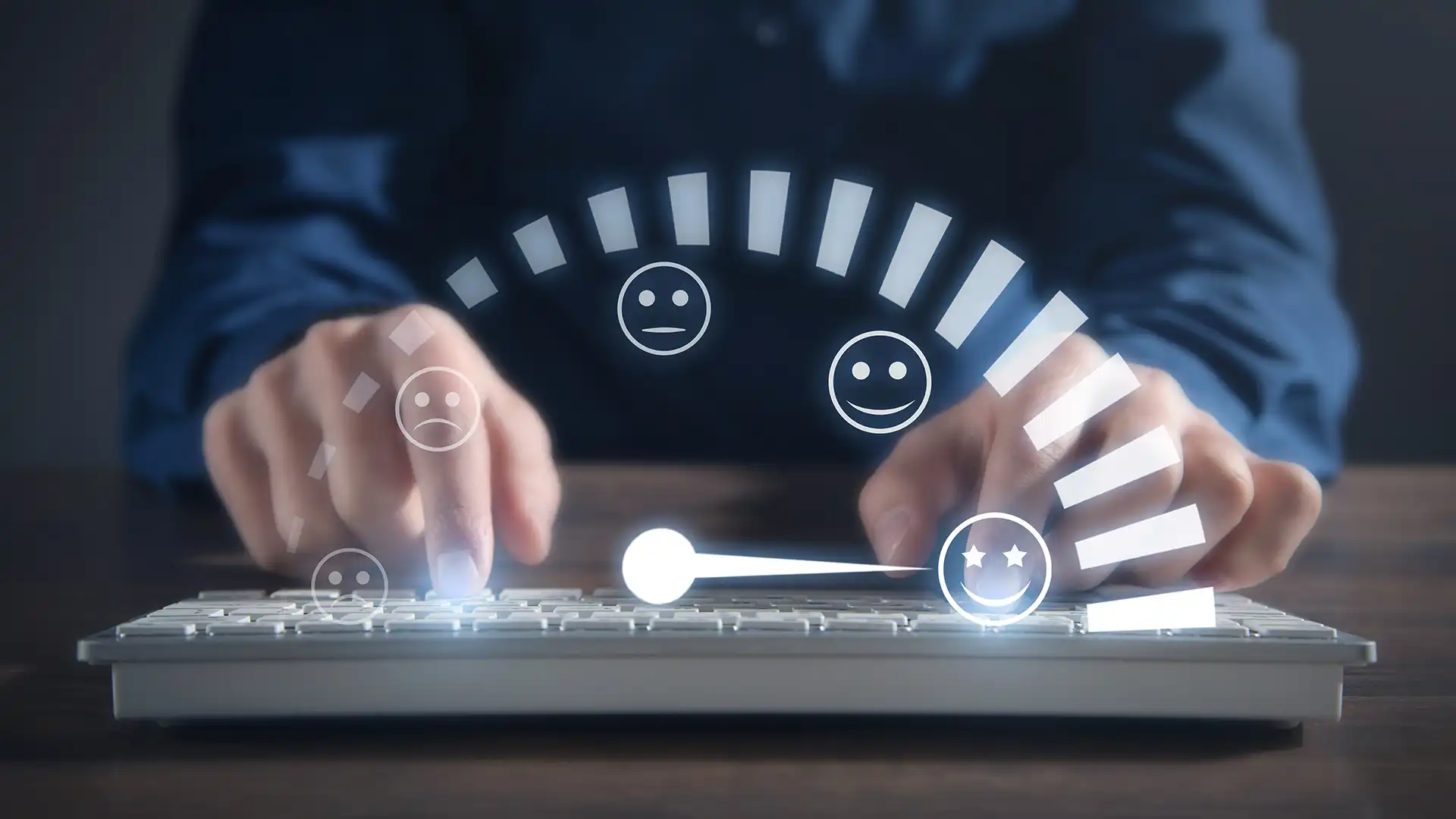 B2B lead scoring puanlama göstergesi ve klavyede lead önceliklendirme yapan kişi